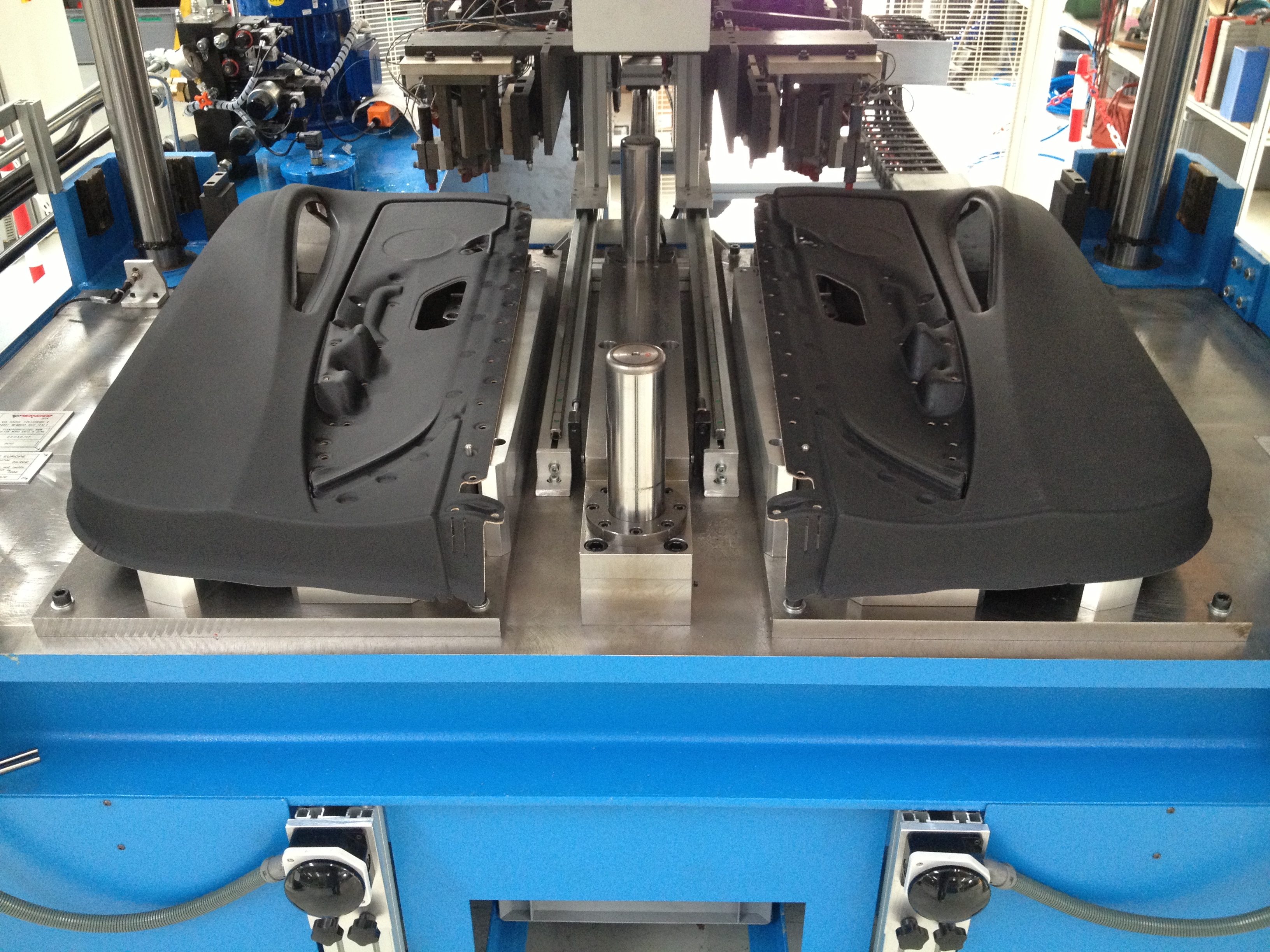 Foratrice pannello sportello auto