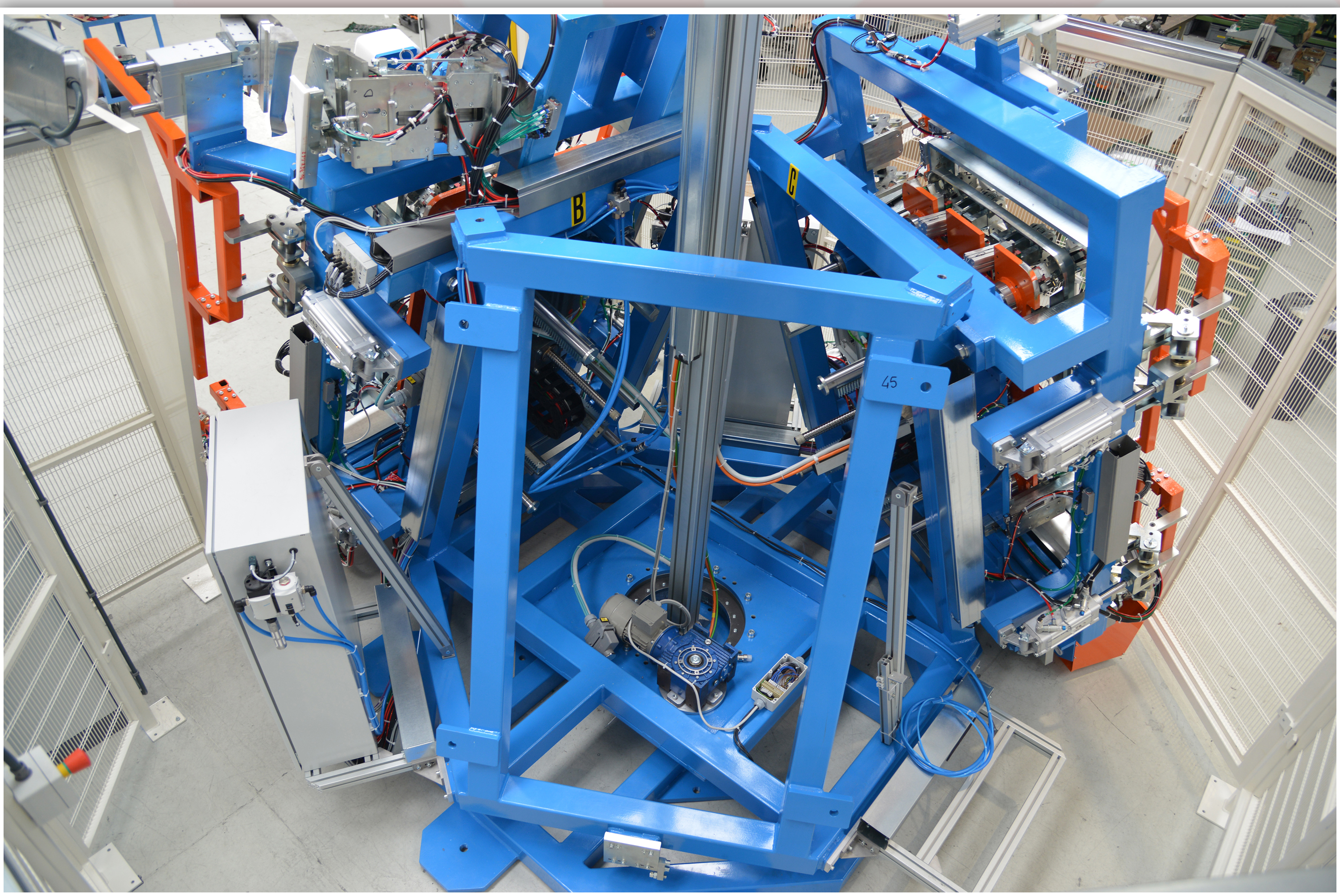 Ribordatrice a 3 stazioni con base rotante